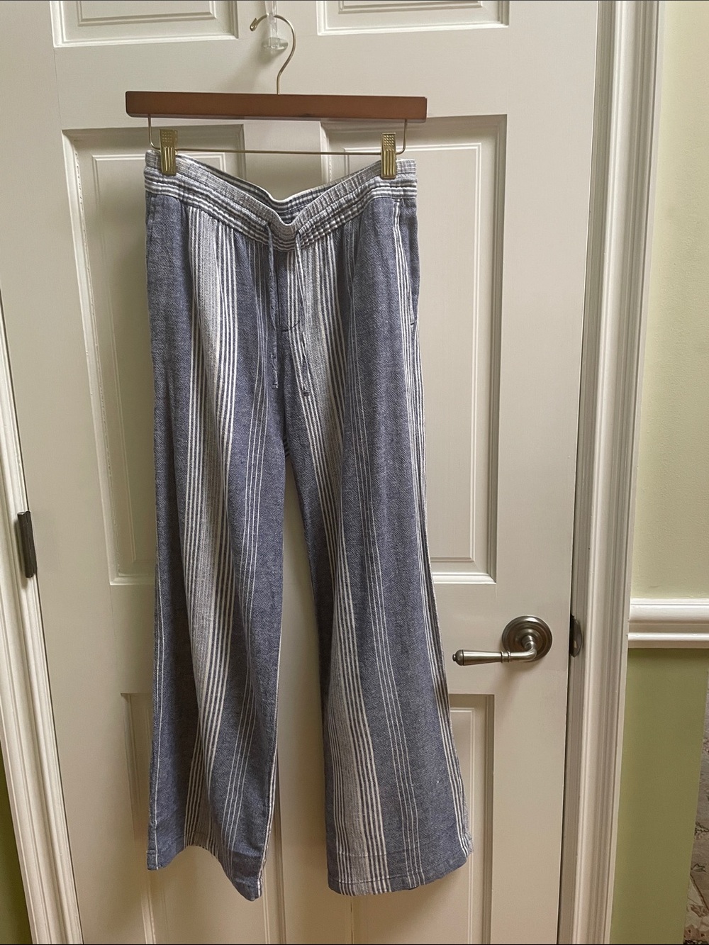 Old Navy Blue and White Stripe Pants/Drawstring Waist, 2 back pockets.  XS